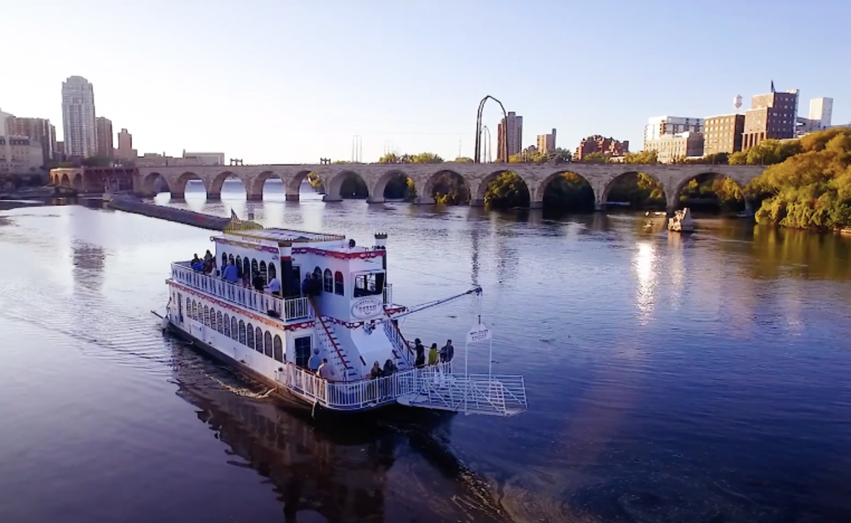 Mississippi cruise in Mpls