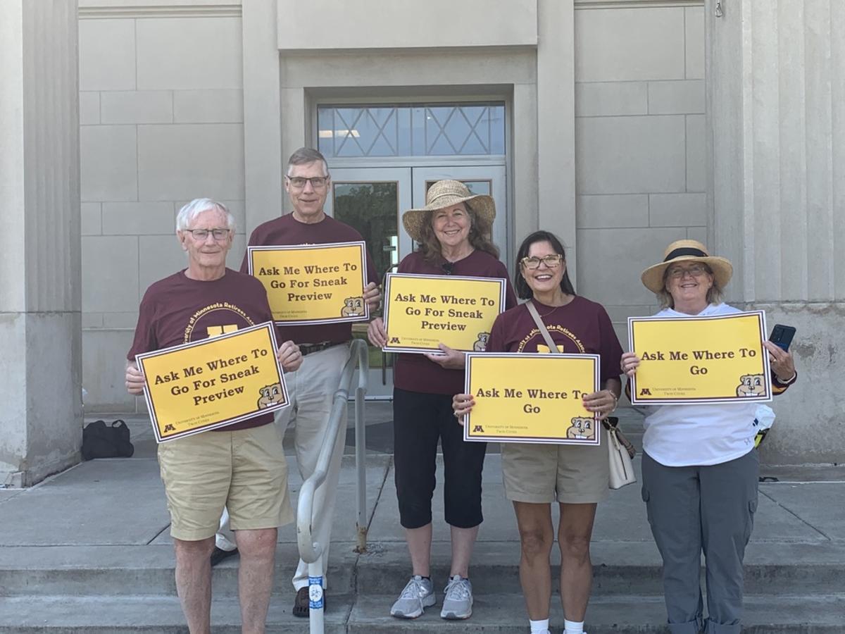 Silver Gopher Service Corps volunteers enjoyed welcoming prospective freshmen and their families participating in the 2023 Summer Sneak Preview Days on the U of M Twin Cities campus.